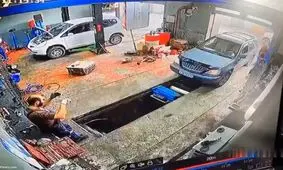 یک مکانیک بر اثر اشتباه راننده زن پاهایش را از دست داد/ ویدئو