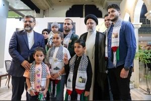 هدیه ای که شهید رئیسی به مناسب روز دختر به نوجوان فلسطینی داد