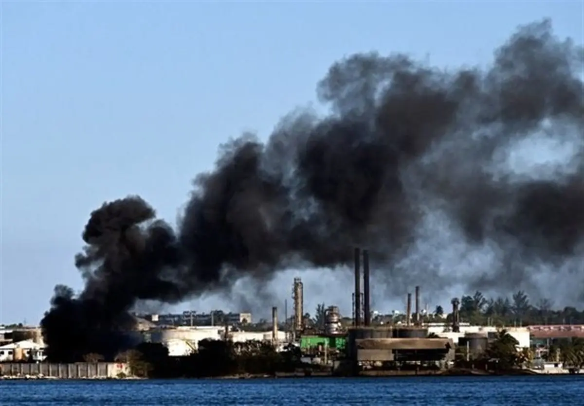 آتش‌سوزی در بزرگترین پالایشگاه نفت کوبا/ ویدئو