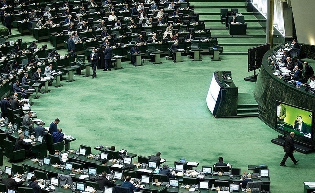 هشدارها و توصیههای معنادار نشریه دفتر رهبری به نمایندگان جدید