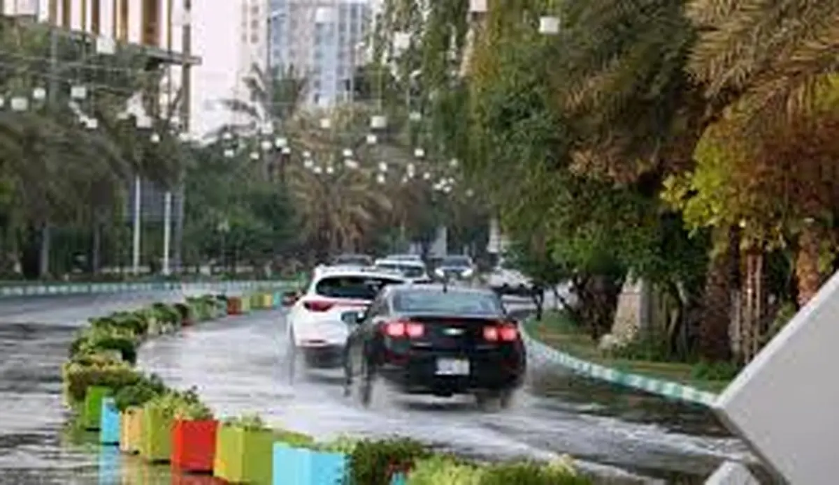 با آغاز سامانه بارشی، کیش زیر آب رفت/ ویدئو