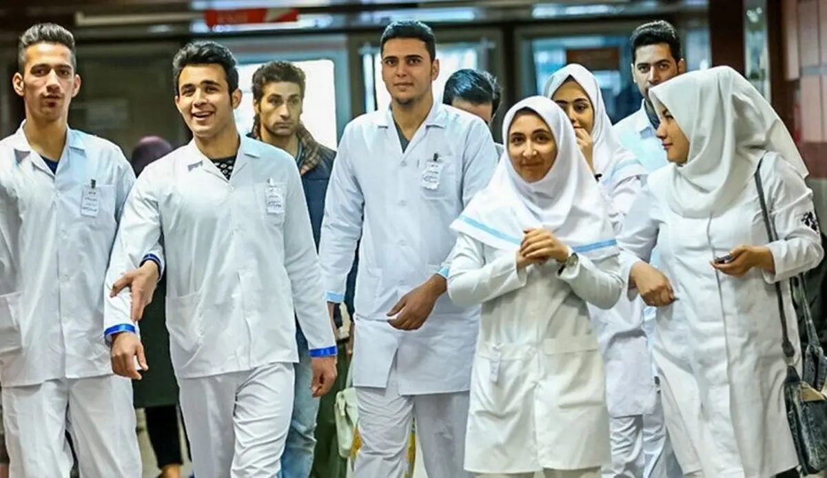 از مسافرکشی و دلارفروشی تا بساز و بفروشی و مهاجرت؛ چگونه می‌شود پزشکان را در کشور نگه داشت؟