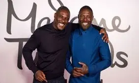 اقدام جالب بازیگر مشهور در مراسم رونمایی از مجسمه مومی‌‌اش / ویدئو