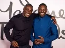 اقدام جالب بازیگر مشهور در مراسم رونمایی از مجسمه مومی‌‌اش / ویدئو