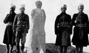 سفر به ایران قدیم؛ «فلک کردن یک مجرم در قزوین» در دوران ناصرالدین شاه 