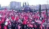 پرتاب سنگ به تصویر ترامپ در مراسم تشییع پیکر رهبر شهید انقلاب در تهران/ ویدئو