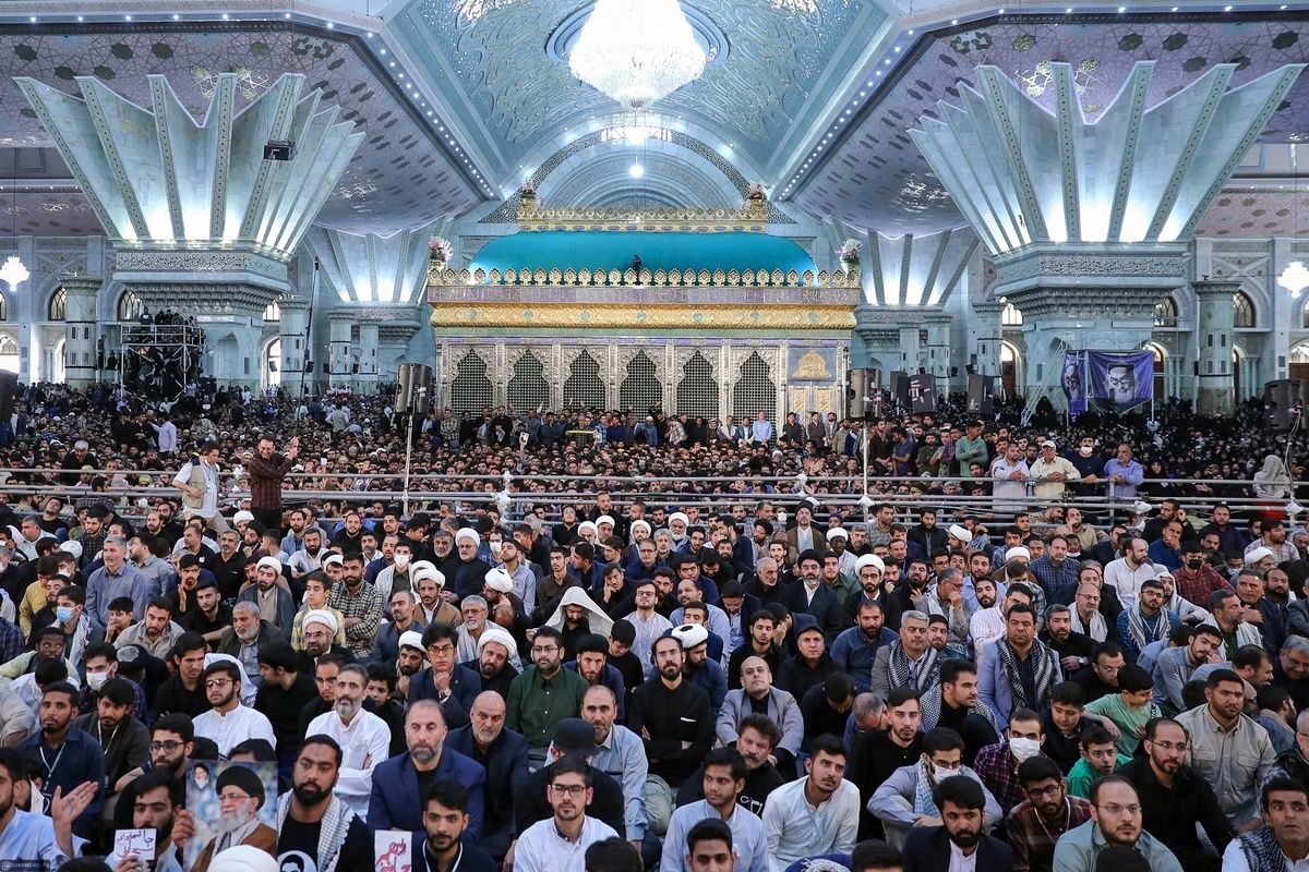 تصویر پربازتاب حضور دو زن در مراسم سالگرد ارتحال امام خمینی