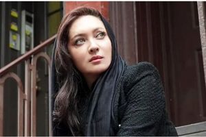 سفر زمان؛ «نیکی کریمی» 21 ساله در کنار «خسرو شکیبایی» در پشت‌صحنۀ فیلم «سارا» 