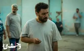 واکنش کاربران به نمایش اندام نیمه‌ برهنه جواد عزتی در سریال وحشی