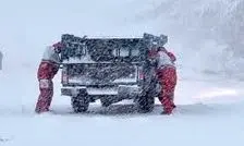 تصویر متفاوت از چهره‌های یخ‌زده امدادگران هلال‌احمر در عملیات‌های امدادرسانی