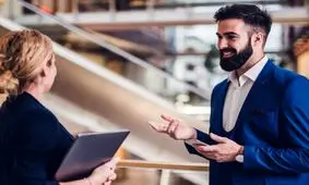 چرا مردان فکر می‌کنند که از زنان باهوش ترند؟