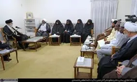 اهدای انگشتر توسط رهبر انقلاب به شیخ ابراهیم زکزاکی و همسر وی/ عکس

