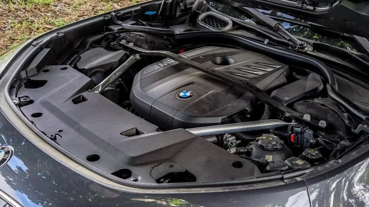 بی‌ام‌و 735i