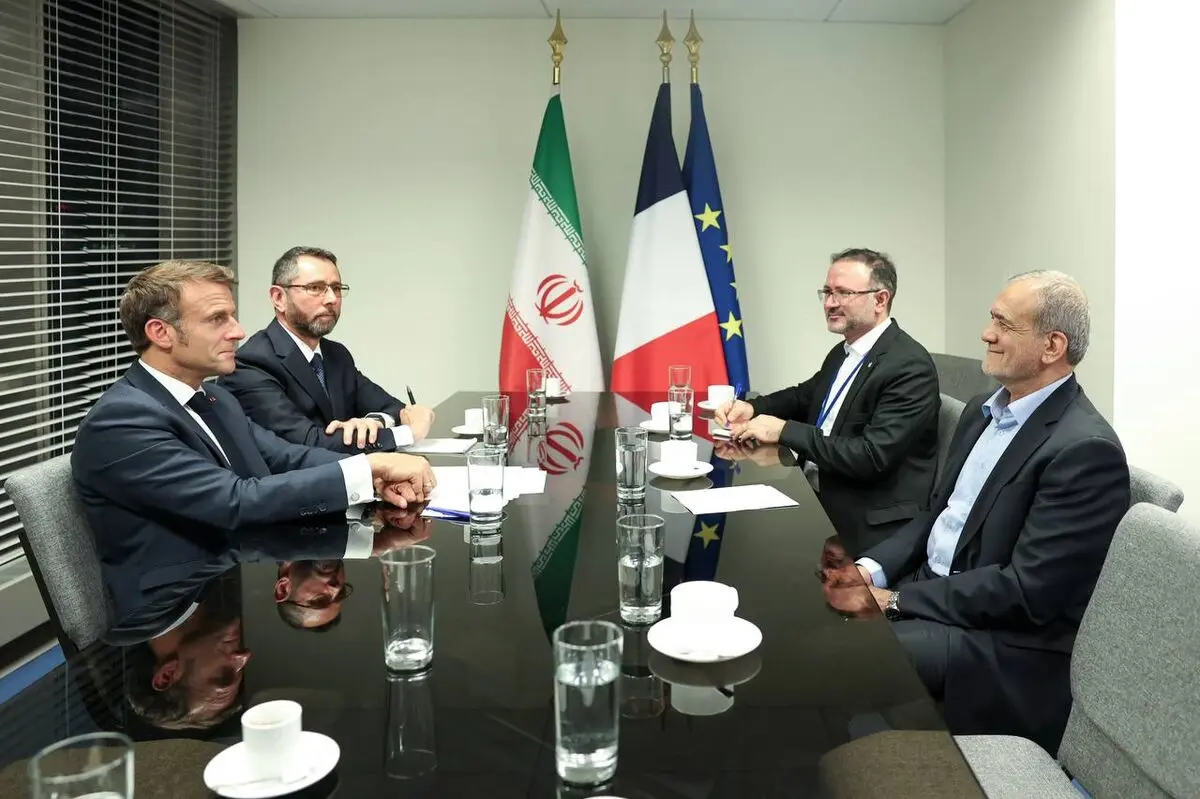 دیدار پزشکیان با مکرون

