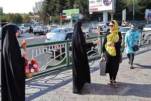  امام جمعه ای که از کاسب‌ها می‌خواهد به بی‌حجاب‌ها جنس نفروشند، گویا در میان مردم نیست