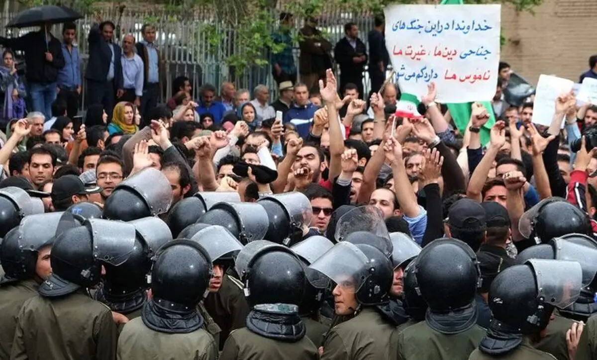 وکیل دادگستری: مجلس باید قانون جامع راهپیمایی و تجمعات را تصویب کند