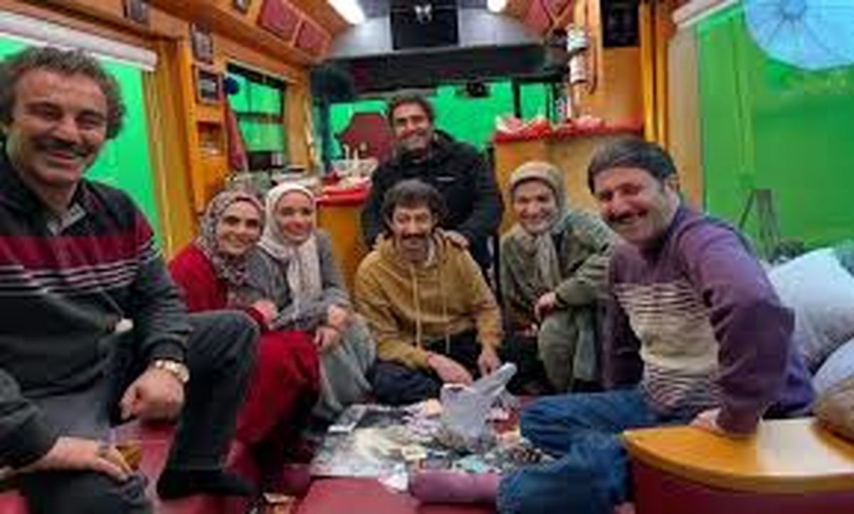سفر زمان؛ «نقی و هما» در حال تمرین دیالوگ در پشتصحنه پایتخت 4؛ سال 1394