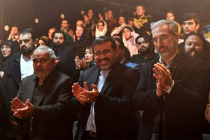 حضور بی‌خبر وزیر در جشنواره/ اجرای تماشاخانه ایرانشهر جابجا شد