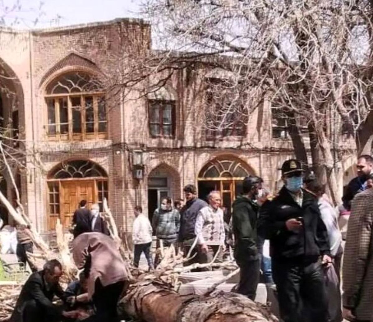 تندباد شدید در تبریز قربانی گرفت