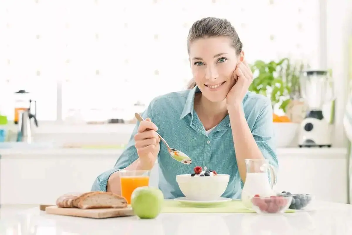 با معده خالی چه بخوریم و چه چیزهایی را کمتر بخوریم؟