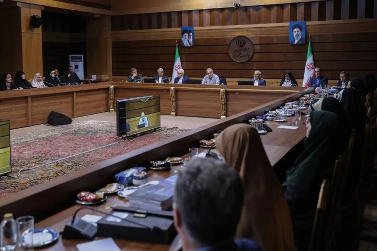 پزشکیان: باید با اقشار مذهبی و غیرمذهبی، مخالف یا موافق، برخورد عادلانه داشته باشیم/ برای رفع نیازهای جامعه فراتر از دیدگاه‌های سیاسی عمل می‌کنیم
