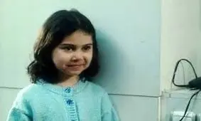 تیپ و چهره متفاوت آلما اسکویی بازیگر خردسال «گل یخ» در فرانسه