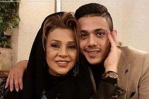 گریه های جانسوز نسرین مقانلو در سومین سالگرد فوت پسر جوانش/ ویدئو