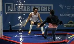 رکورد جهانی پرش با نیزه شکسته شد/ ویدئو

