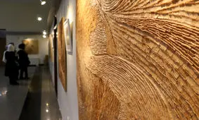 هنرمندی که به ضایعات چوبی جان می‌دهد 