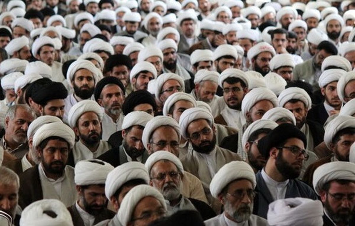 عضو مجلس خبرگان: روحانیونی که حجاب را اختیاری می دانند، مراقب عاقبت خود باشند / سخنانشان جنبۀ تحریف دین و بدعت دارد