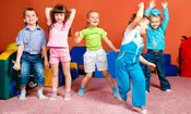 سه انقلاب تربیتی که کودک خجالتی را سفیر اجتماعی می کند