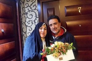حمله به ماشین همسر مصطفی تاجزاده در مقابل چشم دوربین‌های نظارتی اوین 

