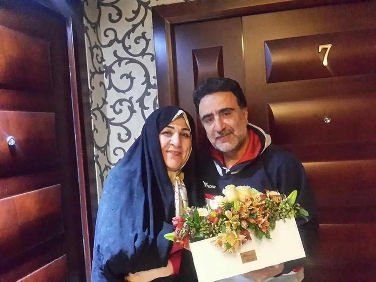 حمله به ماشین همسر مصطفی تاجزاده در مقابل چشم دوربین‌های نظارتی اوین 

