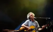 نامجو خطاب به همایون شجریان: تو از پدرت بهتر هستی!