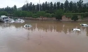 تخلیه سیلاب از  پل انقلاب مشهد/ ویدئو