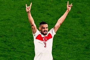 محرومیت 2 جلسه ای بازیکن ترکیه به خاطر شادی جنجالی

