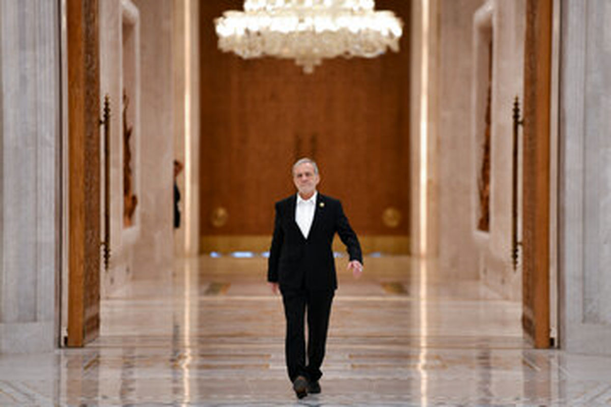 جدال دولت و مجلس بر سر تغییر چهار وزیر پزشکیان؛ از فشار برای استیضاح تا پیشنهاد راهبرد استعفاء /چه کسی از قطار پاستور پیاده می شود؟