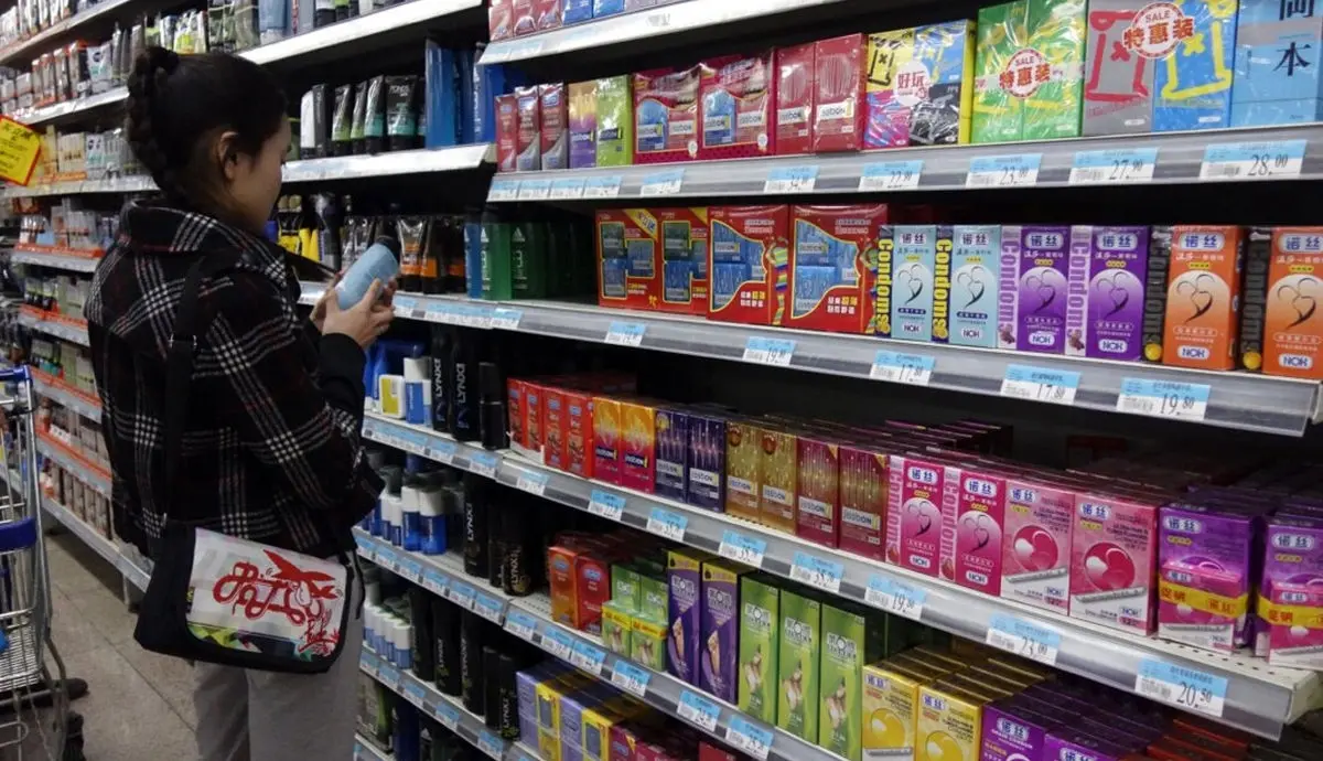 چین «مالیات کاندوم» وضع‌ کرد/ نگرانی از افزایش احتمالی بارداری‌های ناخواسته و بیماری‌های مقاربتی به‌دلیل افزایش هزینه‌های وسایل پیشگیری از بارداری

