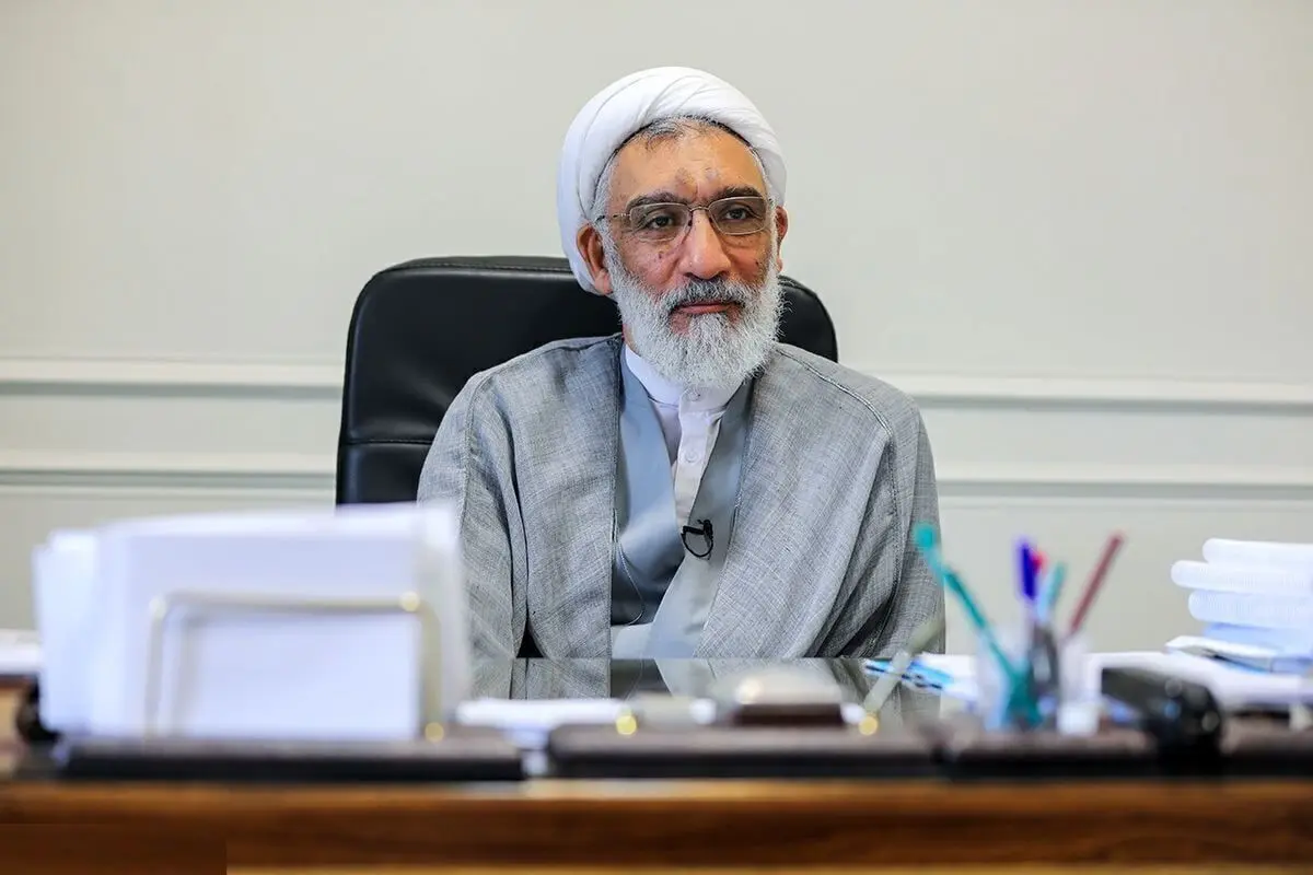 پورمحمدی: حفظ کشور بر عشق به شهادت طلبی چند نفر اولویت دارد/ مردم مسلمانی نیز هستند که می‌خواهند زندگی کنند/ خواست مردم مهمتر و بالاتر از نظر مسئولان است/ ادعای تحمیلی بودن مذاکره از ضعف تحلیل است