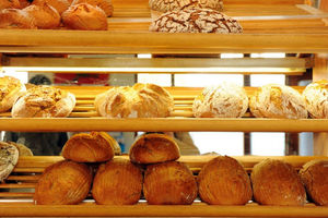 فروش نان فانتزی نصف شد/ بسیاری از واحد‌های تولیدی نیمه تعطیل شدند