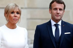 رفتار همسر ماکرون دوباره خبرساز شد/ ویدئو