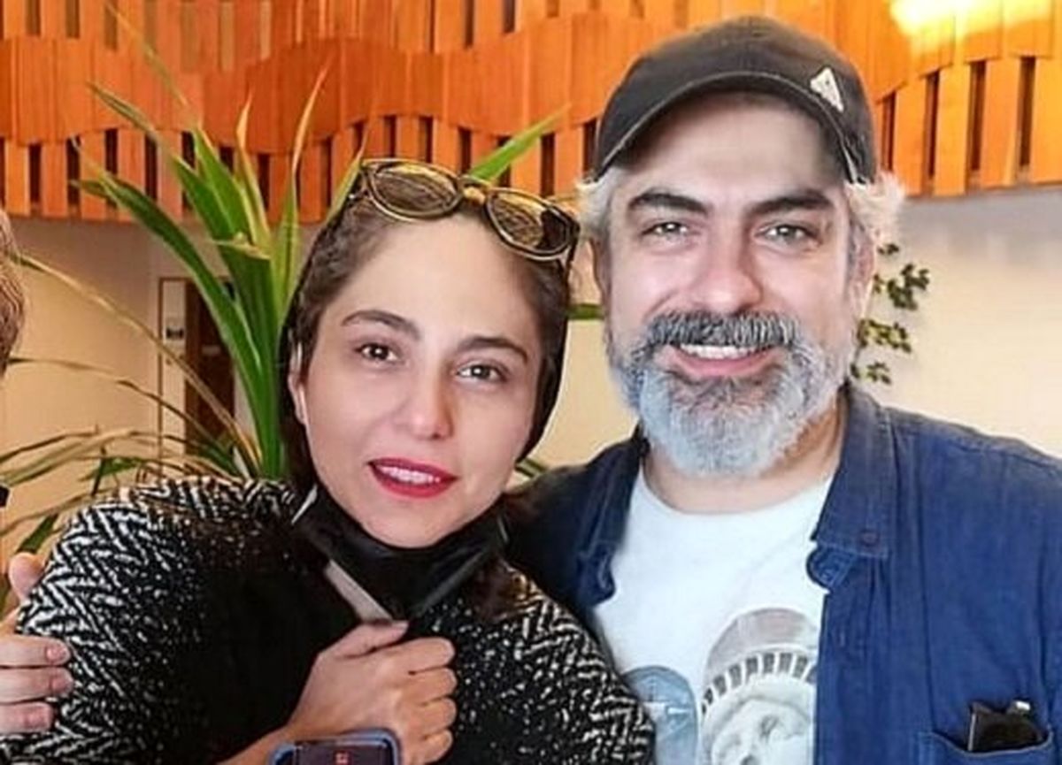 رعنا آزادیور و مهدی پاکدل در کنار مجسمه خسرو شکیبایی/ عکس