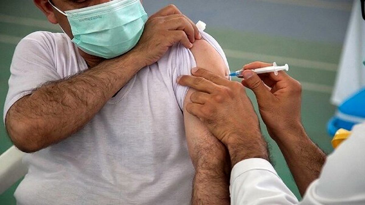 ۵۷ درصد خوزستانی ها هنوز دز سوم واکسن کرونا را تزریق نکرده اند