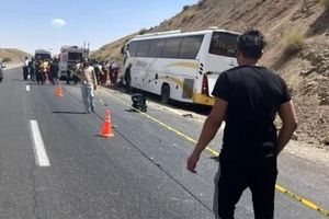 25 کشته و زخمی در تصادف هولناک اتوبوس با کامیون در اندیمشک
