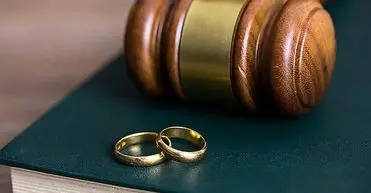 درخواست طلاق از زنی که خودکشی‌های نمایشی می‌کند