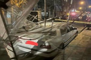 سقوط داربست یک ساختمان ۹ طبقه