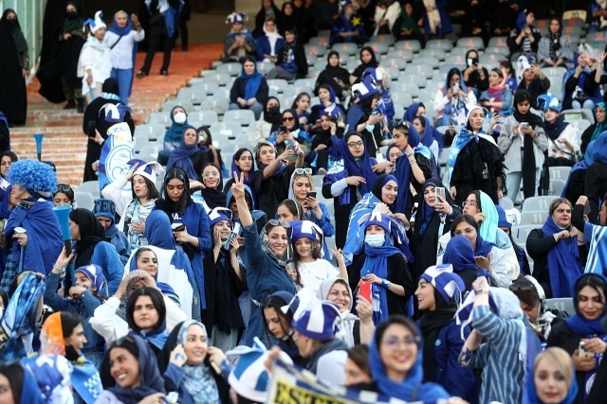 چه شده که زنان در ورزشگاه ها حرف های رکیکی می زنند که تا حالا مختص مردان بود؟