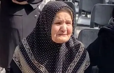 ضجه‌های جانسوز خواهر اکبر عبدی در فراق برادر دل همه را لرزاند/ ویدئو