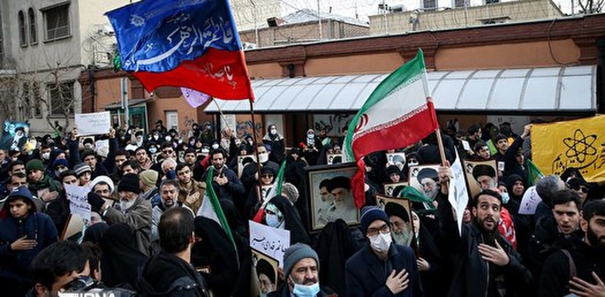تجمع اعتراضی مردم تهران در مقابل سفارت فرانسه