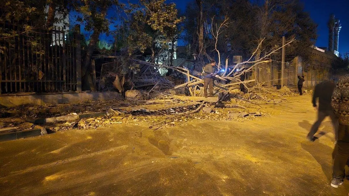 تصویری تلخ از مسجد دانشگاه شریف پس از حمله اسرائیل/ عکس